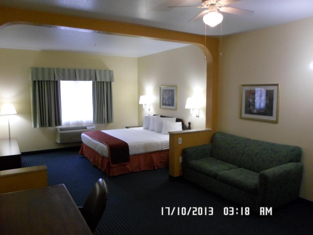 Howard Johnson By Wyndham San Antonio Hotel & Suites Bagian luar foto